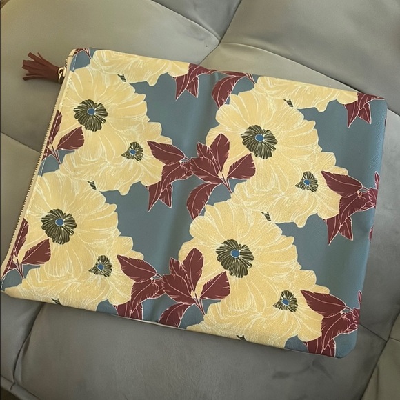 “Rachel Pally: Floral Clutch Purse” - Picture 1 of 9